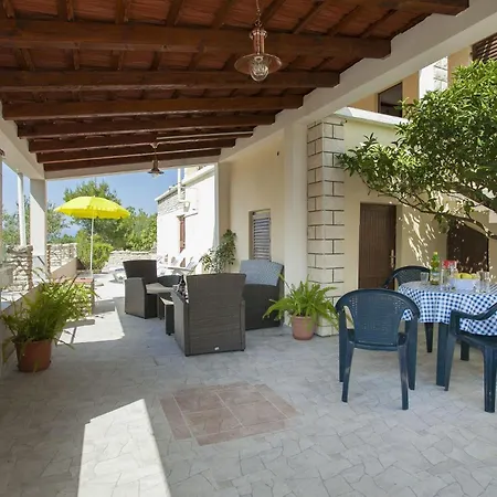 House Bistrana Vela Luka