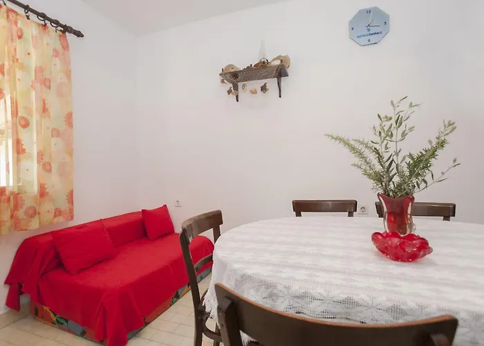 House Bistrana 펜션 벨라루카