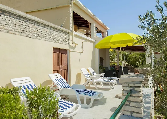 House Bistrana 펜션 벨라루카