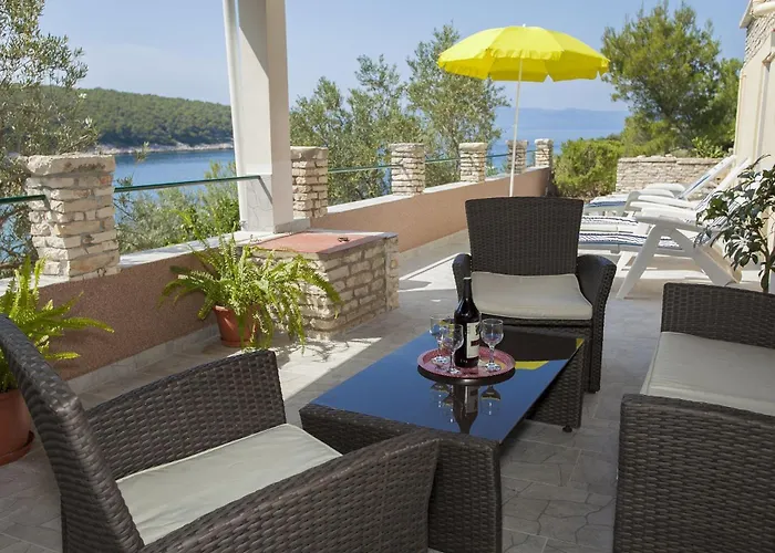 House Bistrana 펜션 벨라루카